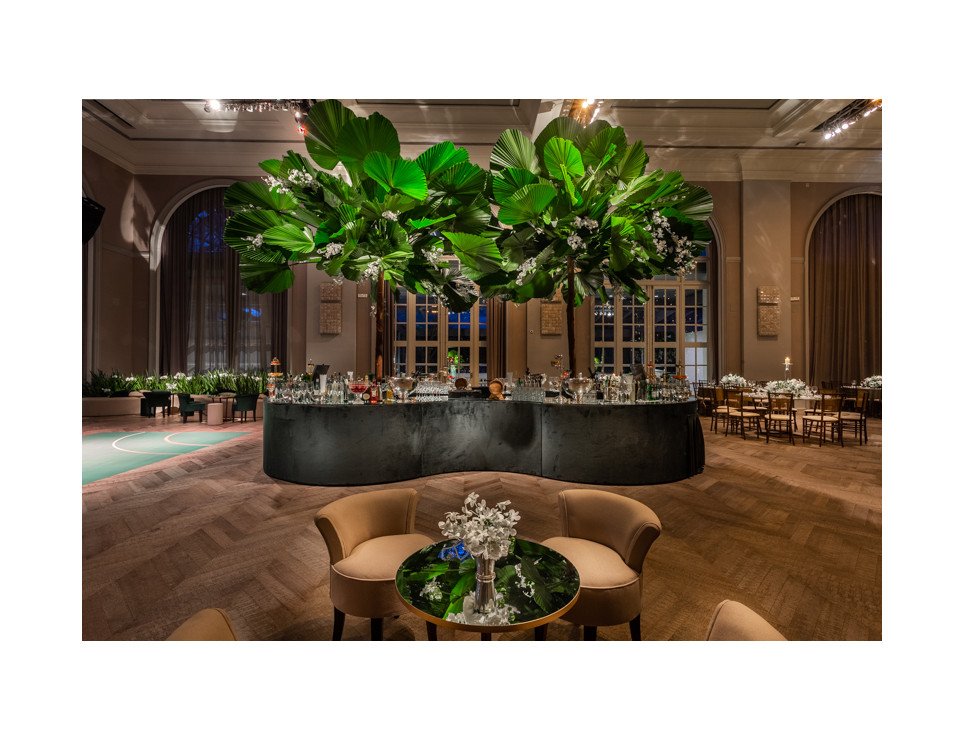 Bar revestido em veludo verde