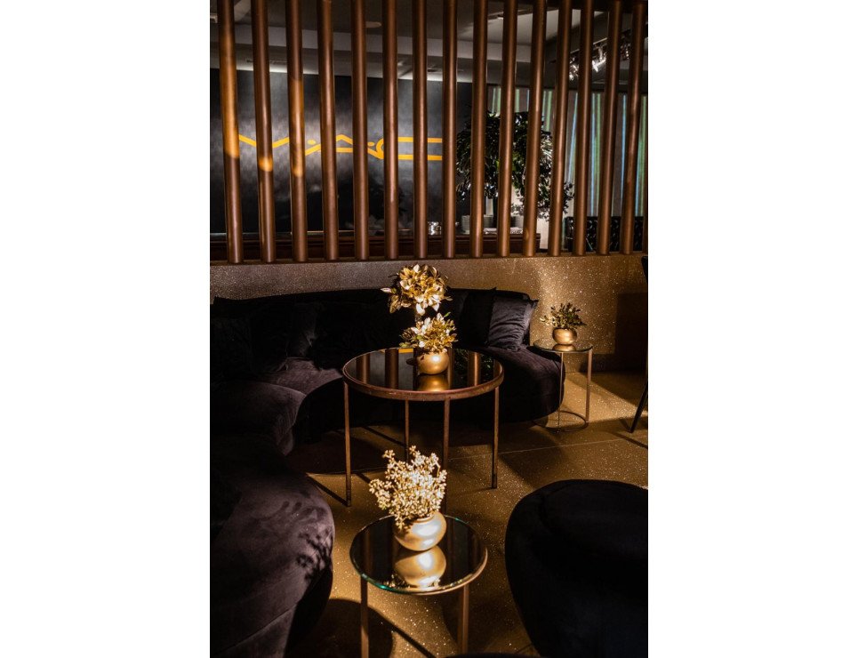 Mesa Ana Elisa Dourada com tampo de espelho, Mesa Redonda Ferro Ouro Velho com Tampo Espelho Friso Dourado