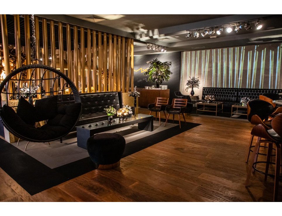 Poltrona Luisa, Banqueta Marina, Puffe Gucci e Balanço Trancoso