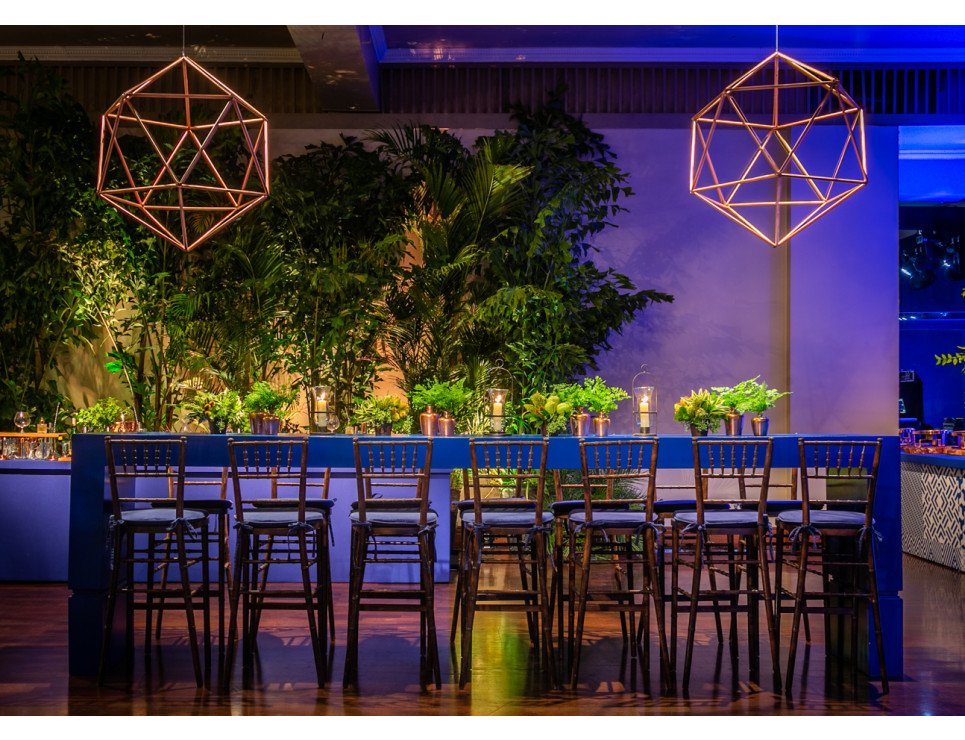 Banqueta Itália Madeira e Aparador U Invertido