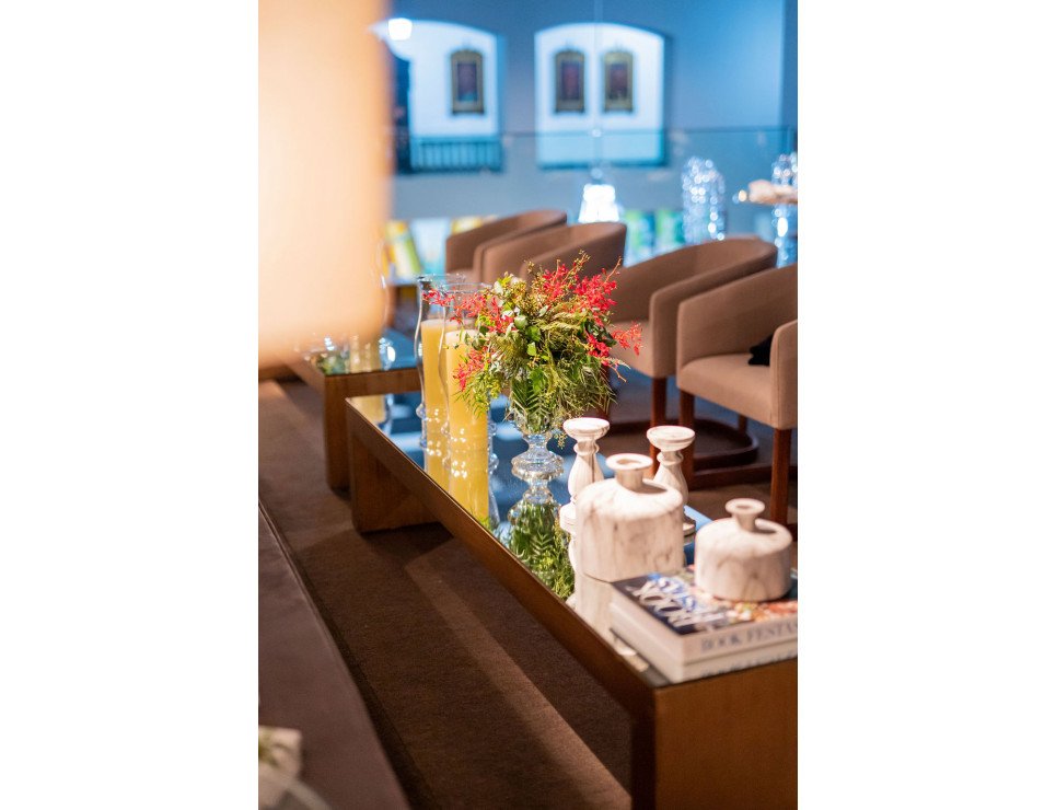 Poltrona Marcela e Mesa Banco U Invertido estreito Ouro Velho